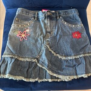 Chic Denim Skirt with Floral Embroidery Mimi & Maggie New